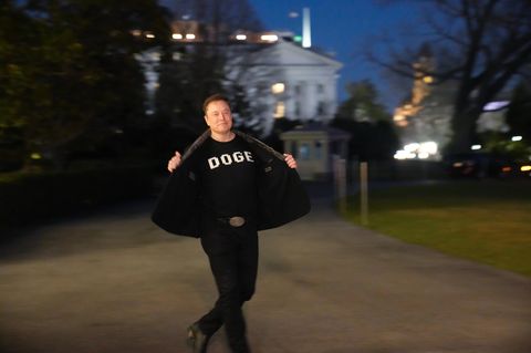 Tesla-Chef Elon Musk sitzt der US-Effizienzbehörde DOGE vor und ist einer der engsten Berater von US-Präsident Donald Trump