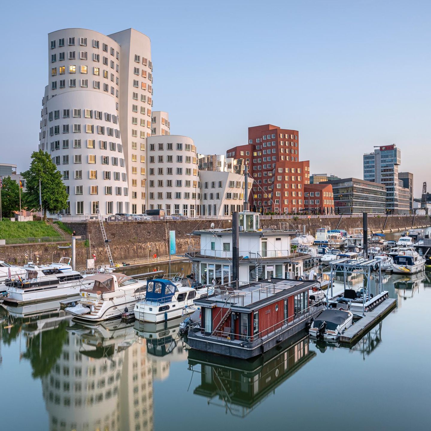 Blick auf den Medienhafen in Düsseldorf
