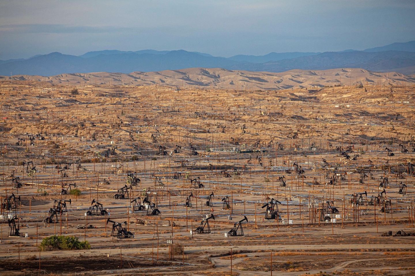 Kern River Oil Field in Bakersfield, das drittgrößte Ölfeld in Kalifornien