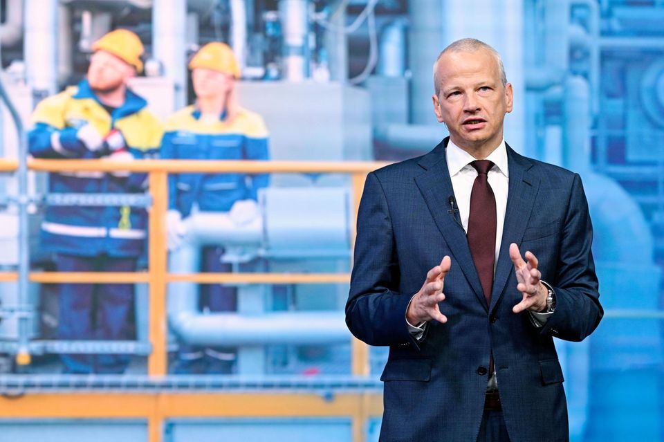 BASF-Chef Markus Kamieth spricht bei der ersten virtuellen Hauptversammlung des Konzerns