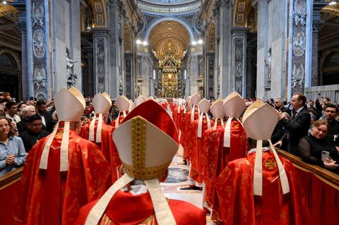 Kardinäle aus aller Welt versammelten sich am Mittwoch im Petersdom zu einer Messe
