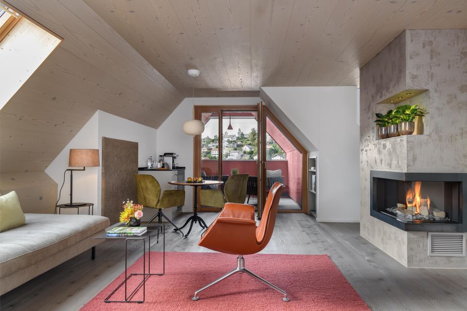 Uma das quatro suítes do Dorfhus Gupf, cujo design é agradavelmente moderno e elegante