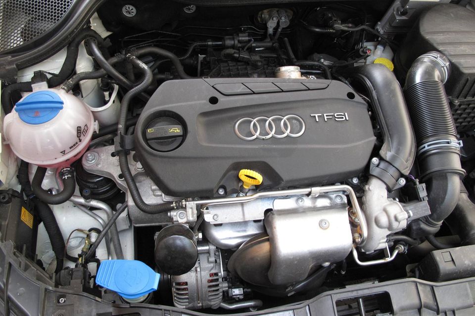 Blick in den Motorraum des Audi A1 TFSI (4 Zylinder)