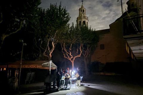 Menschen bei Stromausfall in Spanien