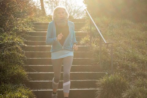 Ältere Frau beim Joggen