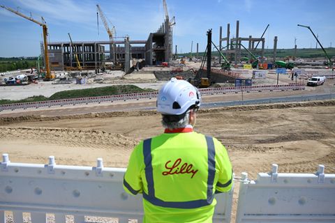 Blick auf die Baustelle für den neuen Pharmastandort des US-Pharmakonzerns Eli Lilly