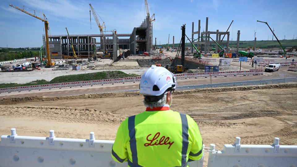 Blick auf die Baustelle für den neuen Pharmastandort des US-Pharmakonzerns Eli Lilly