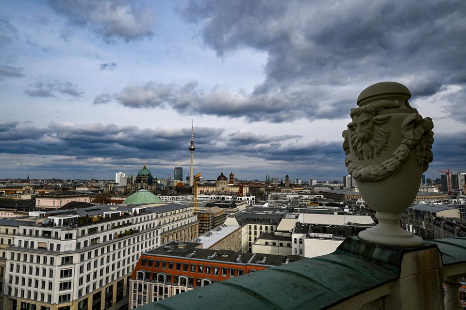Blick vom Französischen Dom in Richtung Alexanderplatz