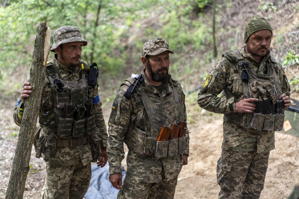 Ukrainische Soldaten üben medizinische Hilfe im Kampfeinsatz