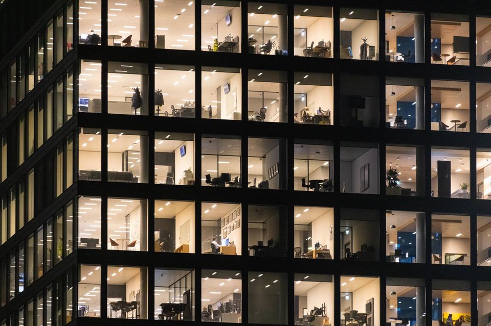 Bürolichter im OmniTurm in Frankfurt