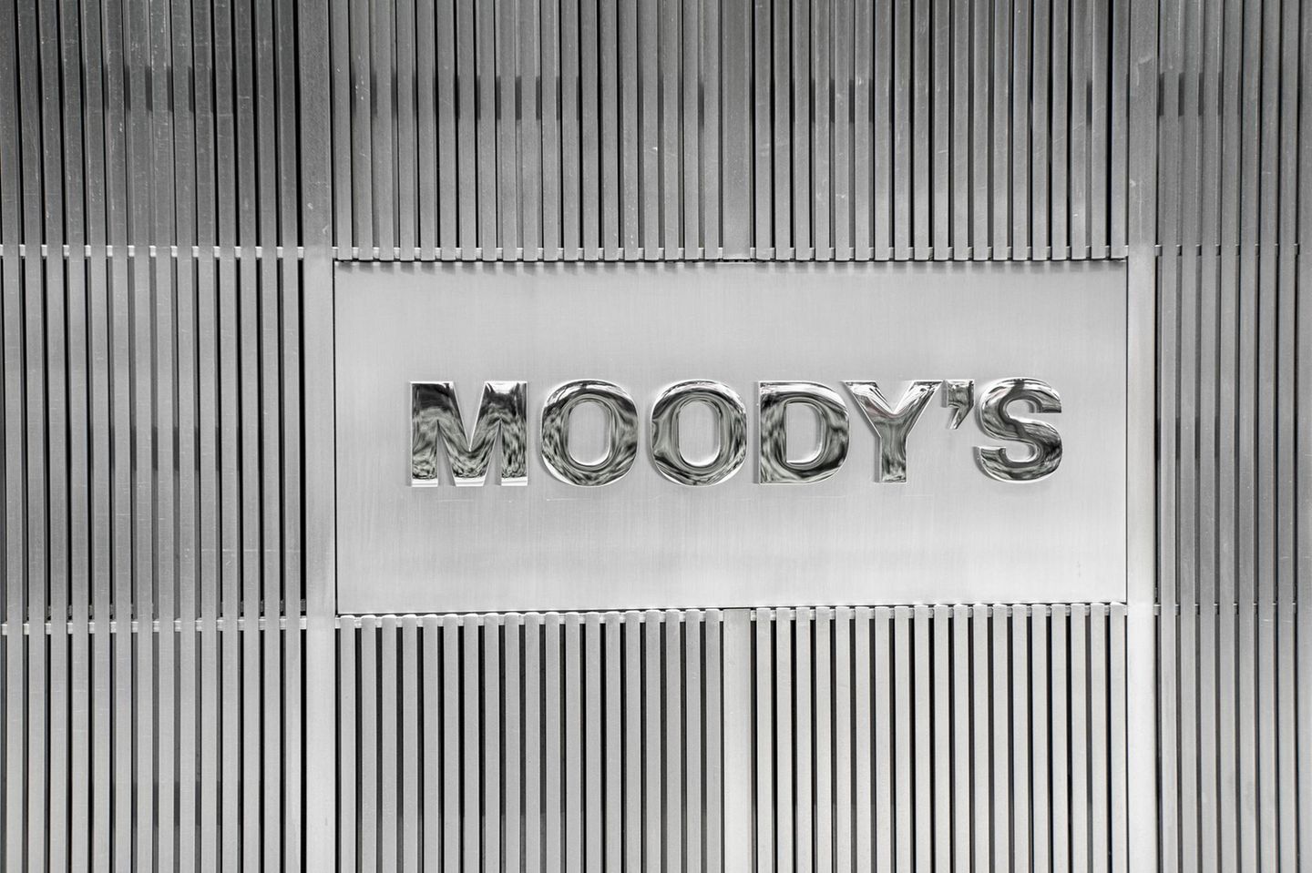 Schild am Gebäude von Moody's, 7 World Trade Center, New York City