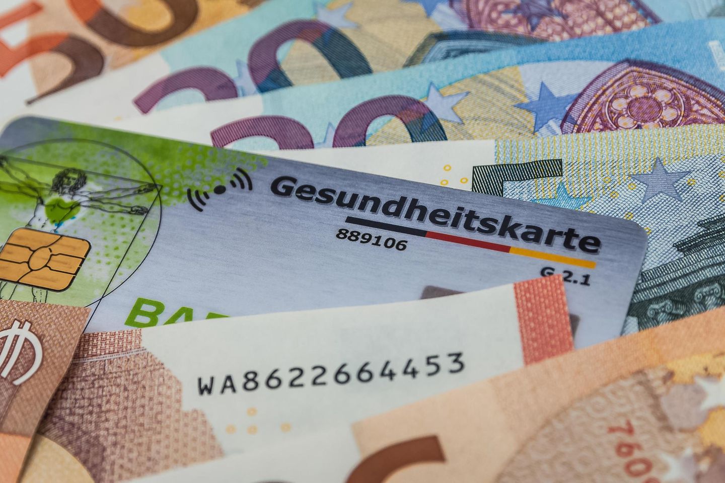 Gesetzliche Versicherte müssen mit einer Beitragserhöhung in der Krankenkasse und Pflegeversicherung rechnen
