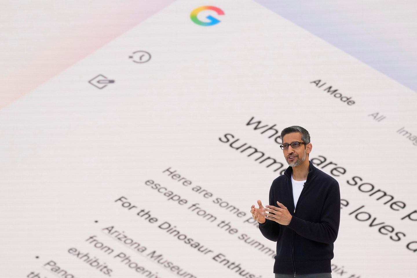 Google-Chef Sundar Pichai präsentiert den KI-Modus für die Suchmaschine.