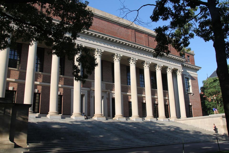 Der Campus der Harvard-Universität in Cambridge in Massachusetts