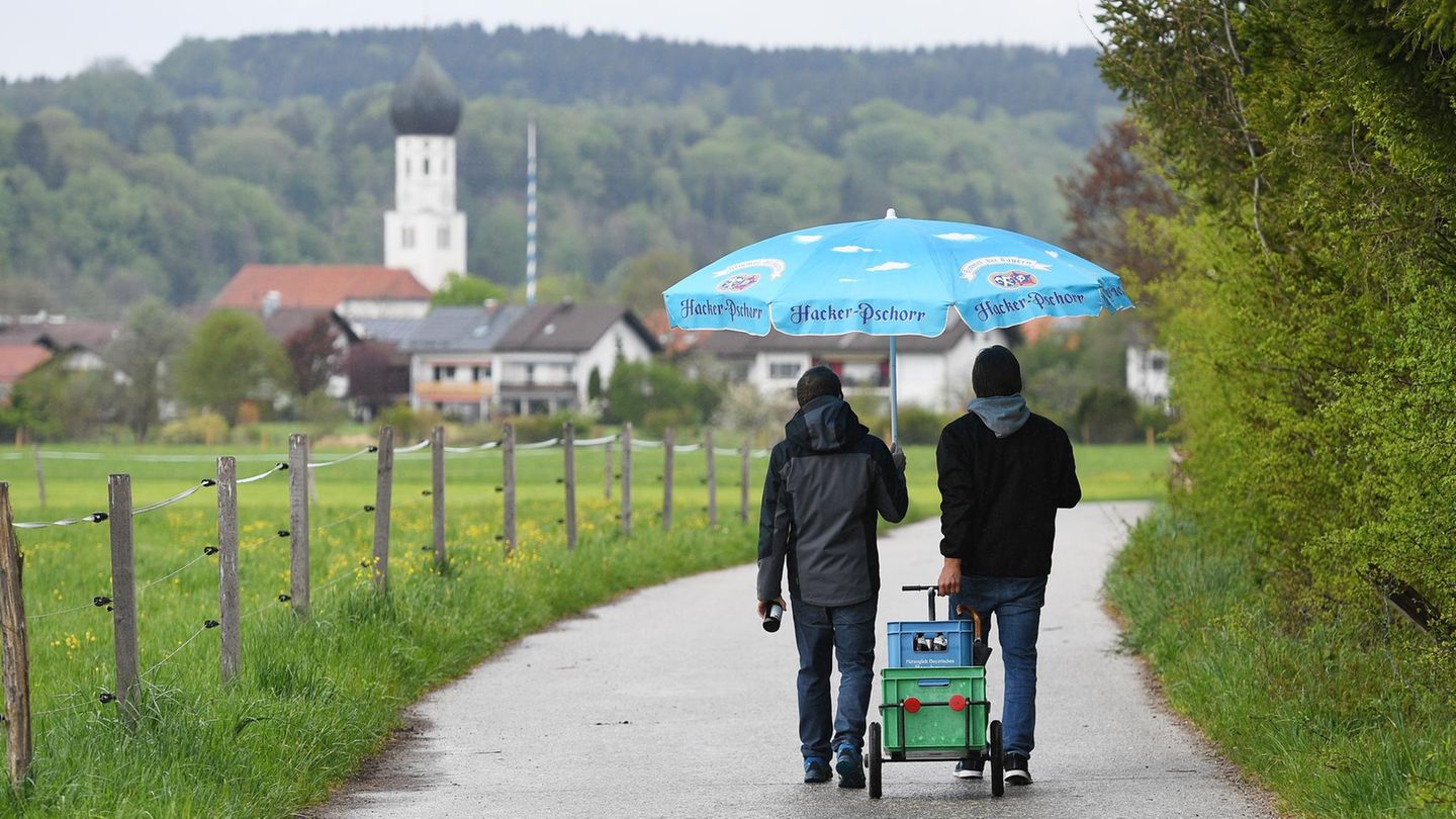 Pro-Contra-H-chste-Zeit-einen-Feiertag-zu-streichen-Erholung-als-Argument-z-hlt-nicht-mehr