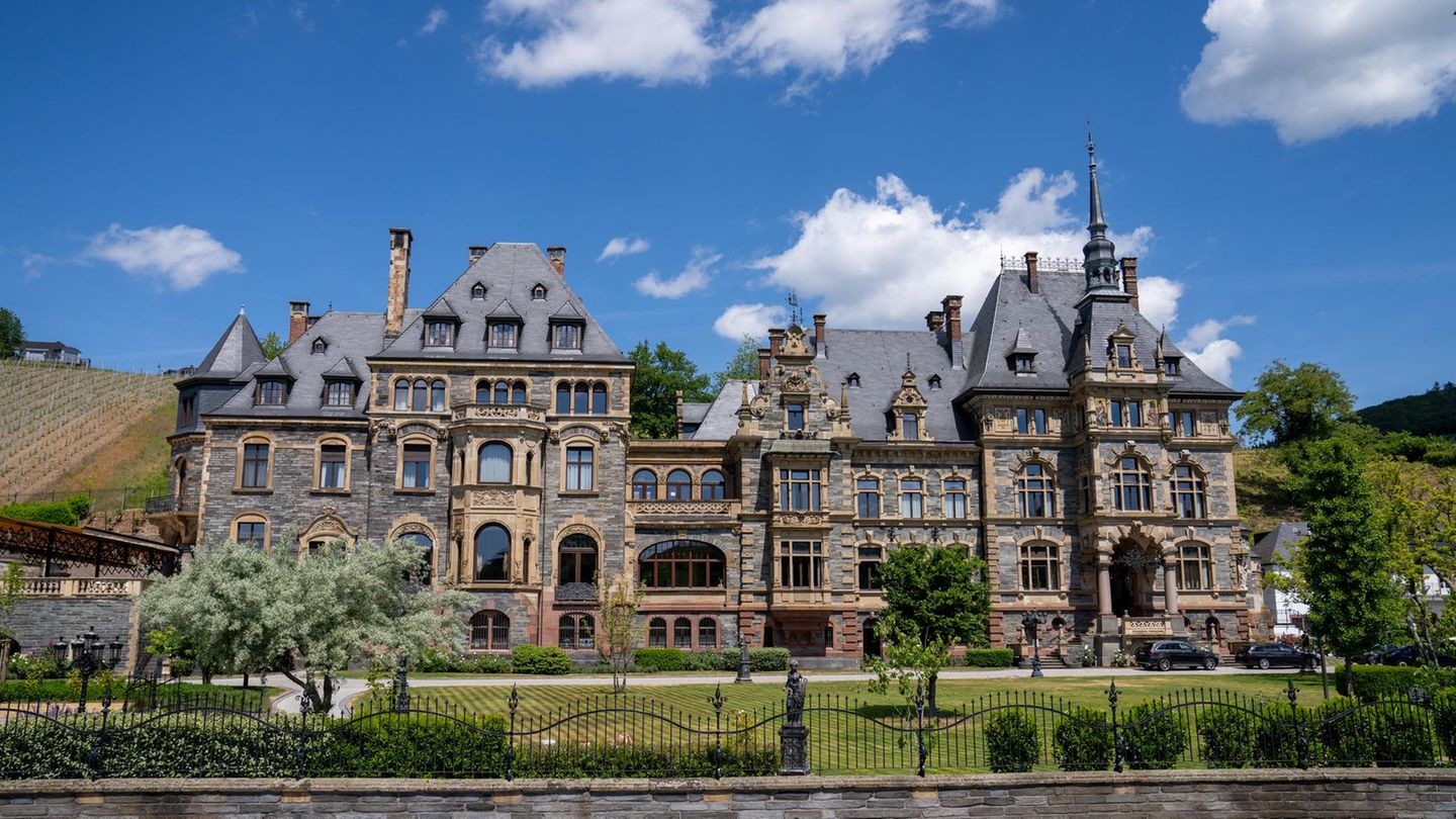 Rath-checkt-ein-Dieses-Schlosshotel-an-der-Mosel-wartet-mit-Wein-und-Weinbergen-auf