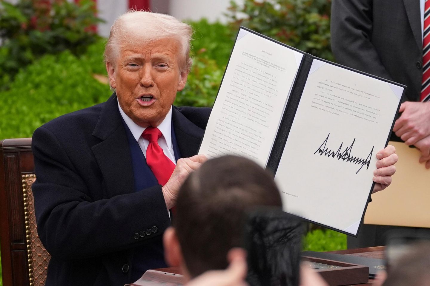 Donald Trump bei der Verkündung der Zölle Anfang April