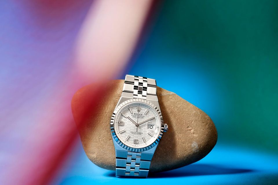 Rolex „Land-Dweller 36“: neues Kaliber 7135 mit Dynapulse-Hemmung, Edelstahl Oystersteel und Weißgold, Waben-Zifferblatt, Durchmesser: 36 mm (auch in 40 mm); circa 14 300 Euro