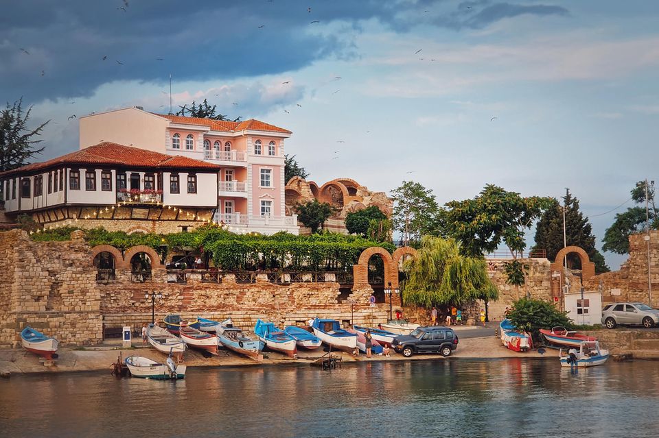 Bulgarien war beim letzten Ranking der billigsten Urlaubsländer für Deutsche auf den ersten Platz gekommen. Zuletzt schmolz die Ersparnis allerdings laut Destatis von 55 auf 51 Prozent. Das reichte in dem Vergleich nur noch für den dritten Platz. 