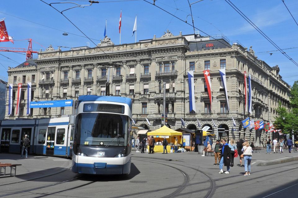 Paradeplatz Bankenplatz Bank UBS in Zürich