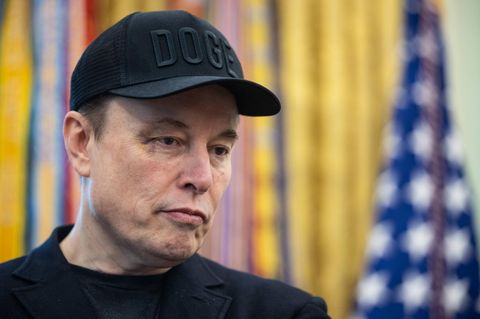 Elon Musk führt etliche erfolgversprechende und bereits erfolgreiche Unternehmen wie Tesla, SpaceX und Neuralink. Doch sein politisches Engagement für US-Präsident Donald Trump könnte sich im Nachhinein als geschäftsschädigend herausgestellt haben.