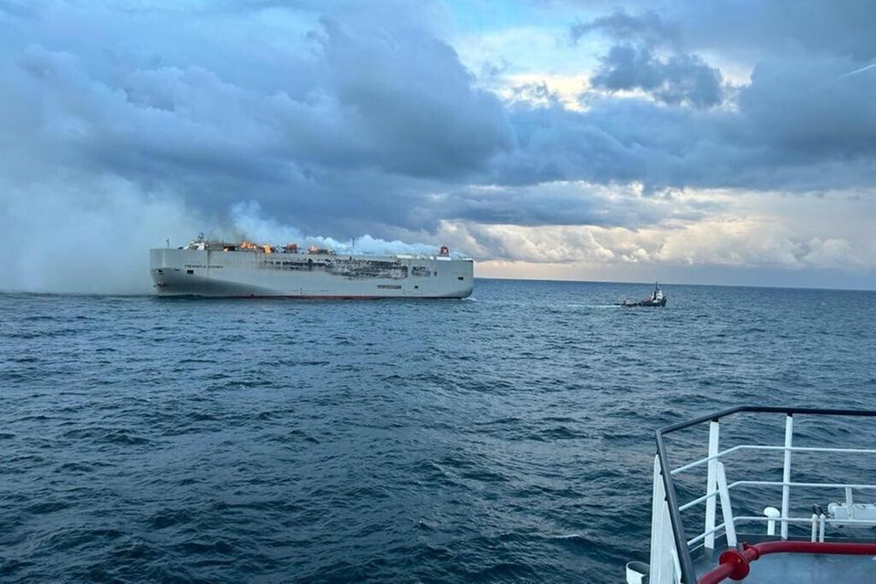 Am 25. Juli 2023 geriet der Autofrachter Fremantle Highway in der Nordsee in Brand, während er etwa 27 Kilometer nördlich der niederländischen Insel Ameland unterwegs war. Das Schiff war mit rund 3800 Fahrzeugen beladen, darunter knapp 500 Elektroautos. Das Feuer brach in den späten Abendstunden aus und breitete sich schnell über mehrere Decks aus. Ein Besatzungsmitglied kam dabei ums Leben, mehrere weitere wurden verletzt, einige sprangen in Panik ins Meer. Das Feuer wütete über eine Woche, bis das schwer beschädigte Schiff schließlich in den Hafen von Eemshaven geschleppt werden konnte. Erste Spekulationen richteten sich auf die Elektrofahrzeuge an Bord, doch spätere Untersuchungen schlossen sie als Brandursache aus.