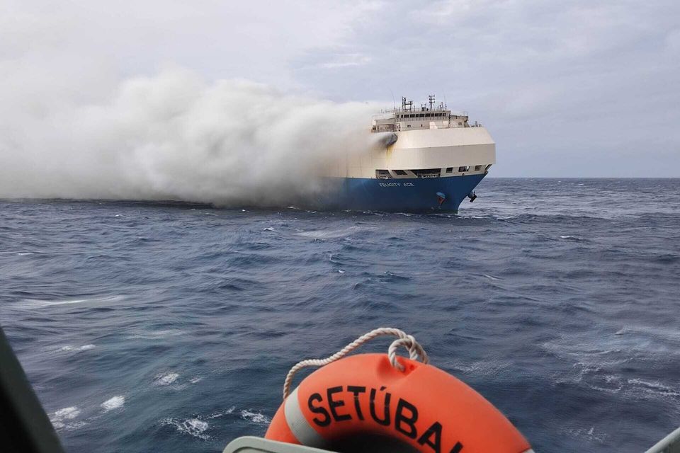 Am 16. Februar 2022 brach auf dem Autofrachter Felicity Ace ein verheerendes Feuer aus, während das Schiff etwa 170 Kilometer südwestlich der Azoren unterwegs war. An Bord befanden sich rund 3965 Fahrzeuge des Volkswagen-Konzerns, darunter zahlreiche Luxusmodelle von Porsche, Audi, Bentley und Lamborghini. Die 22-köpfige Besatzung konnte sich rechtzeitig in Sicherheit bringen und wurde von der portugiesischen Marine evakuiert. Trotz intensiver Löschversuche breitete sich das Feuer weiter aus, wobei die Lithium-Ionen-Batterien einiger Elektrofahrzeuge die Löscharbeiten erheblich erschwerten. Nach fast zwei Wochen trieb das Schiff führerlos im Atlantik, bevor es sank. Der geschätzte Schaden belief sich auf über 400 Mio. Dollar. Infolge des Vorfalls reichten die Reederei und der Versicherer Klagen gegen Volkswagen ein.
