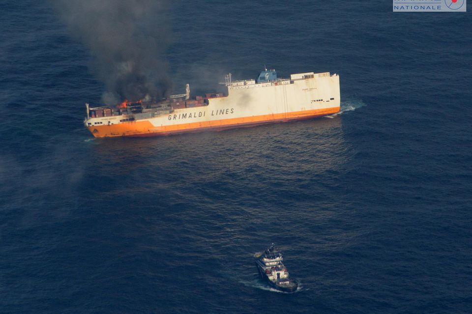 Auf dem Weg von Hamburg nach Casablanca geriet am 10. März 2019 der Autofrachter Grande America in schwere See, als ein Containerbrand auf dem Wetterdeck ausbrach. Das Feuer griff rasch auf andere Teile des Schiffes über und konnte trotz intensiver Bemühungen nicht eingedämmt werden. Einen Tag später wurde die 27-köpfige Besatzung von einer britischen Fregatte gerettet. Am 12. März sank das brennende Schiff rund 180 Seemeilen westlich der französischen Küste in der Biskaya. An Bord befanden sich über 2200 Fahrzeuge, davon mehr als 1200 Neuwagen, sowie Container mit Gefahrgut. Der Untergang verursachte eine erhebliche Ölverschmutzung, da rund 2000 Tonnen Schweröl austraten.