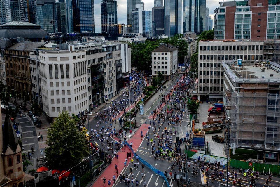 Läuferinnen und Läufer beim Firmenlauf von JP Morgan 2025