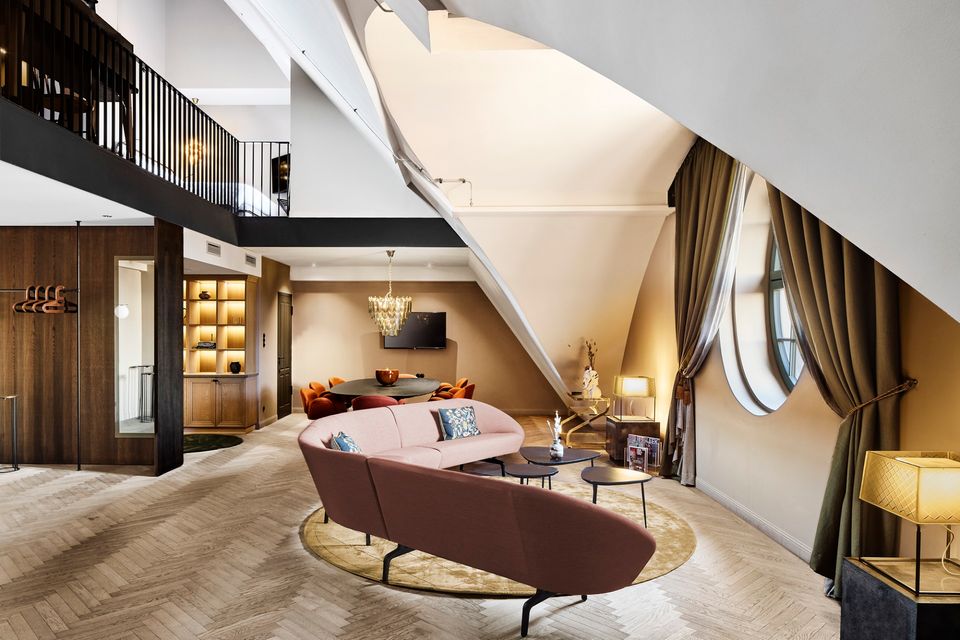 La « Suite Graham » sous les toits offre une vue magnifique sur le parc Monbijou jusqu'à la tour de télévision