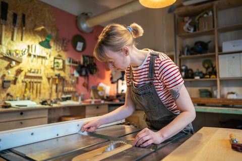 Deutschland muss aus Sicht der  Organisation für wirtschaftliche Zusammenarbeit und Entwicklung (OECD) Frauen und ältere Menschen besser in den Arbeitsmarkt integrieren – etwa mit Hilfe besserer Betreuungsmöglichkeiten für Kinder und weniger Anreizen, früher in Rente zu gehen.