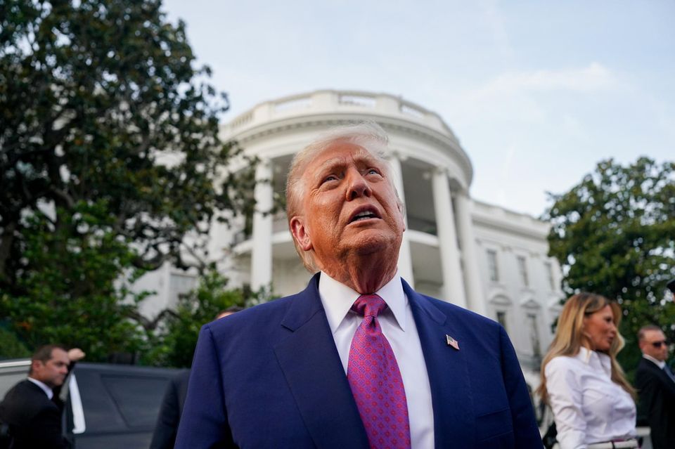 Donald Trump chce wesprzeć amerykański przemysł poprzez osłabienie dolara.