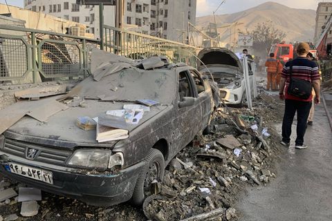Israel hat den Iran wegen seines Atomprogramms angegriffen. Die Märkte reagieren auf den Angriff nervös.