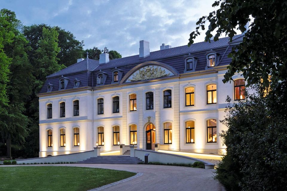 O “Schloss Weissenhaus” é o destaque de um charmoso conjunto de edifícios que está sob proteção de monumentos