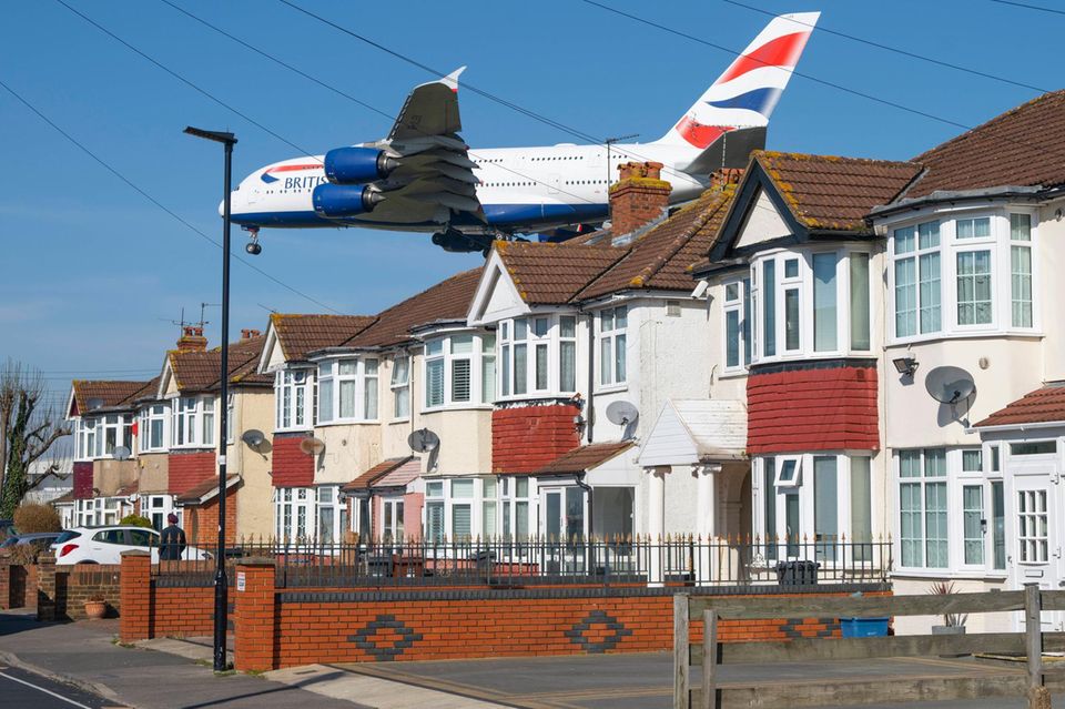 Flugzeuge im Anflug auf den Londoner Flughafen Heathrow