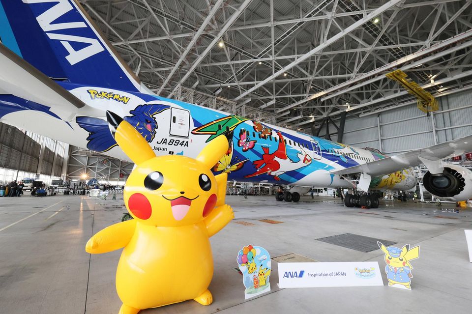 All Nippon Airways (ANA) enthüllt das von Pokemon gestaltete Boeing 787 Flugzeug Pikachu Jet