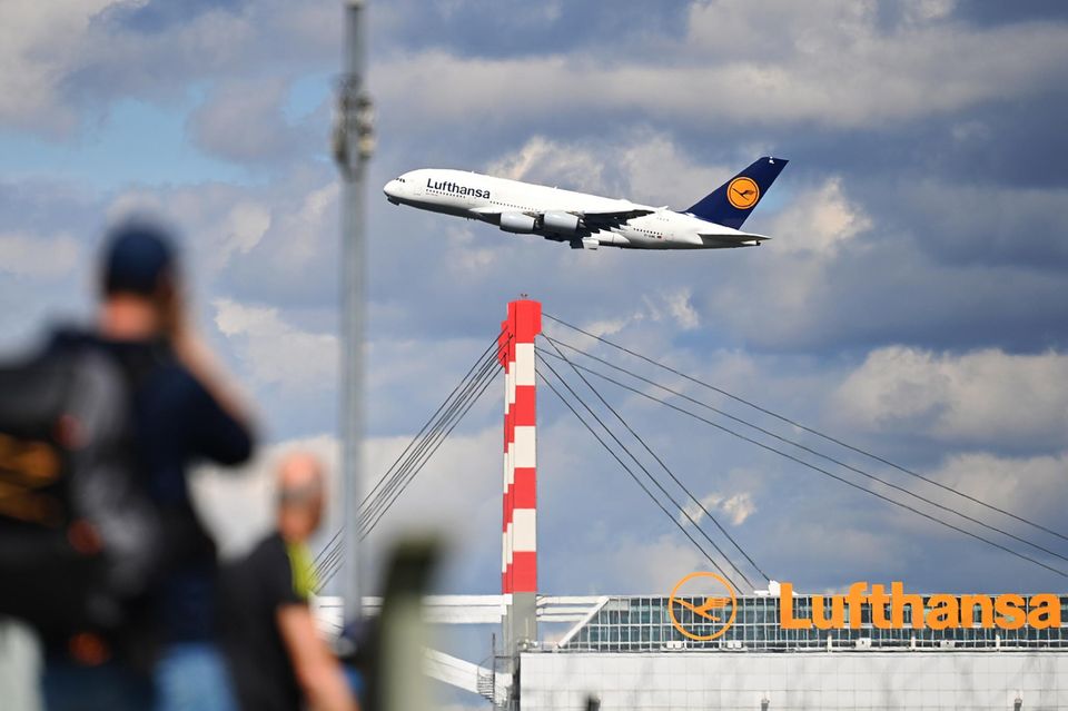 Westliche Airlines wie die Lufthansa müssen lange Umwege in Kauf nehmen