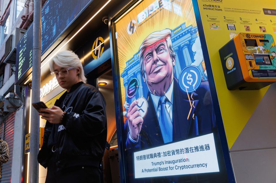Donald Trump prometeu ser o presidente mais favorável às criptomoedas do mundo. Seu possível raciocínio é que, como muitas stablecoins estão atreladas ao dólar e aos títulos americanos, um avanço nesse sentido poderia ajudar a financiar a dívida americana.