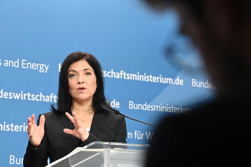 Katherina Reiche bei einer Pressekonferenz im Wirtschaftsministerium