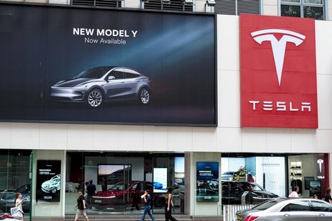 Werbung für das neue Model Y von Tesla in Hongkong