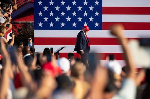 Donald Trump lässt sich von seinen Anhängern feiern