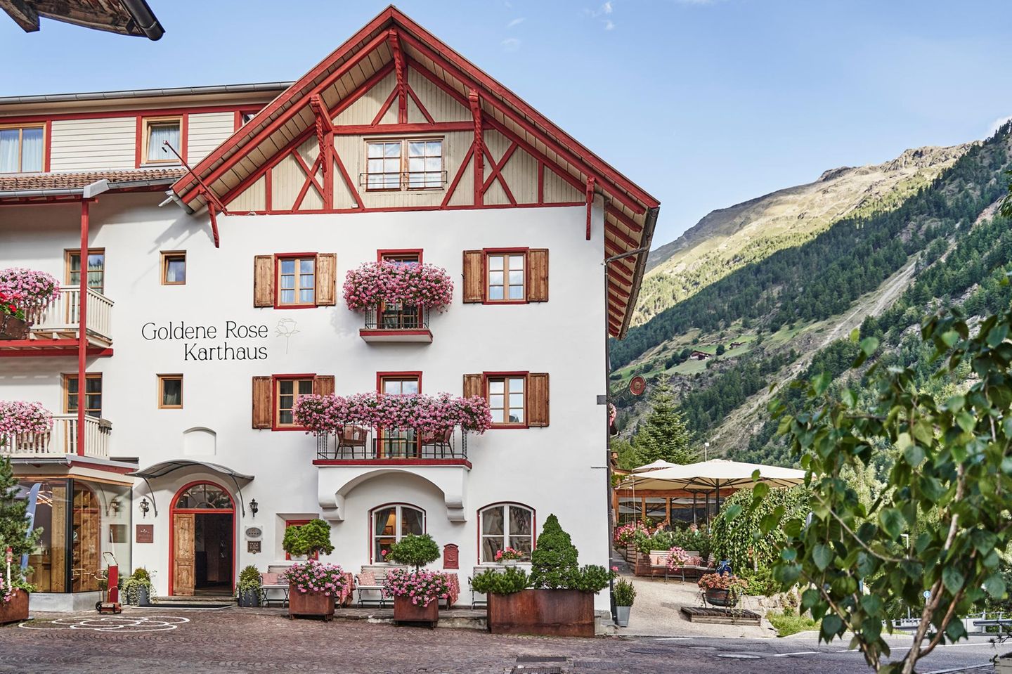 Das Luxushotel „Goldene Rose“ liegt im Südtiroler Dorf Karthaus, einer ehemaligen Klosteranlage mit rund 200 Einwohnern