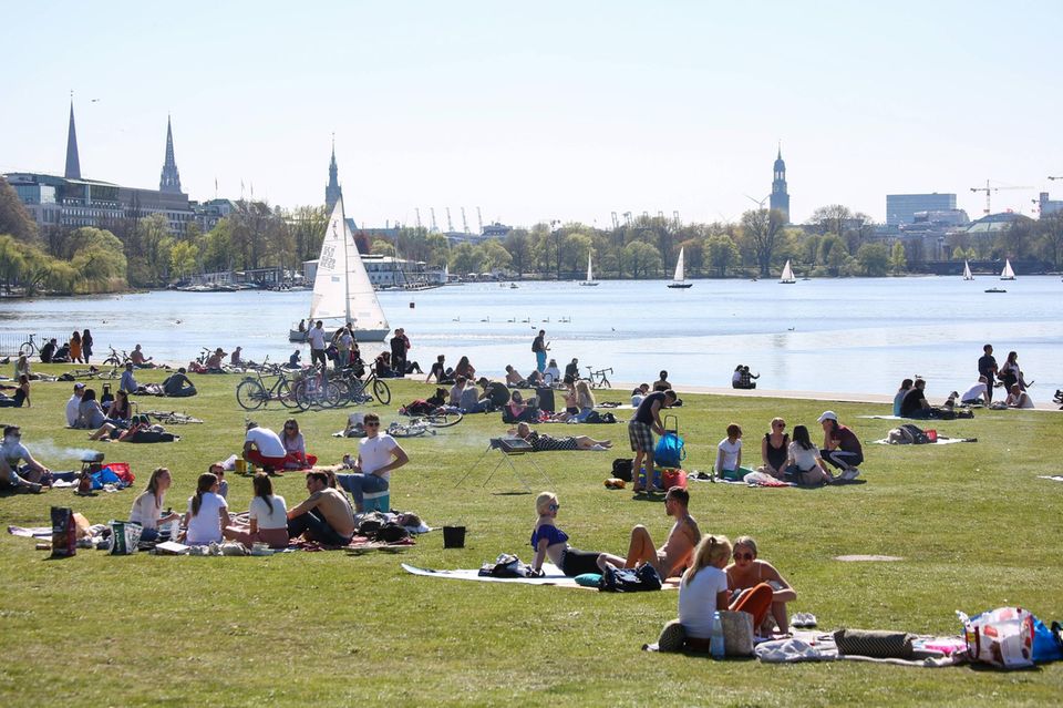 Sonne an der Außenalster in Hamburg