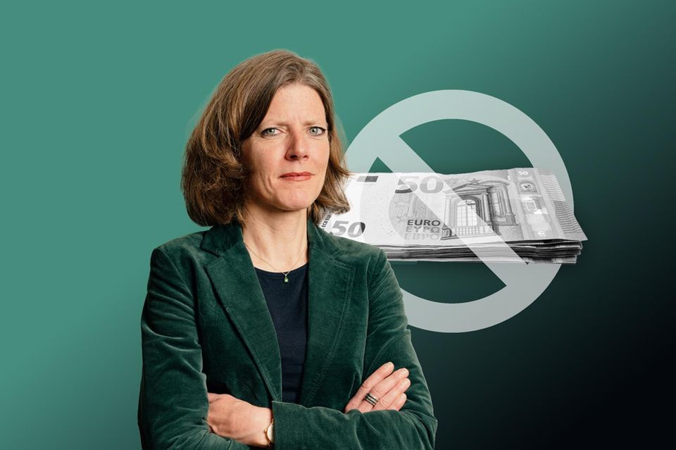 Nadine Oberhuber, derrière son illustration de banques et de contrats d'épargne premium