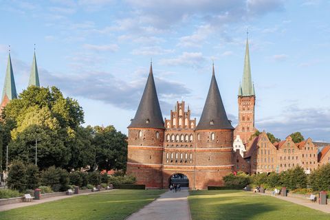 Das Holstentor bei Lübeck. Die Stadt liegt nahe Hamburg