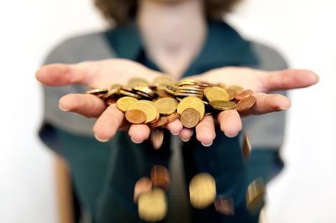 Ein Covered Call ETF sichert gegen Verluste ab, aber Anlegern geht auch ein Teil des Gewinns verloren.