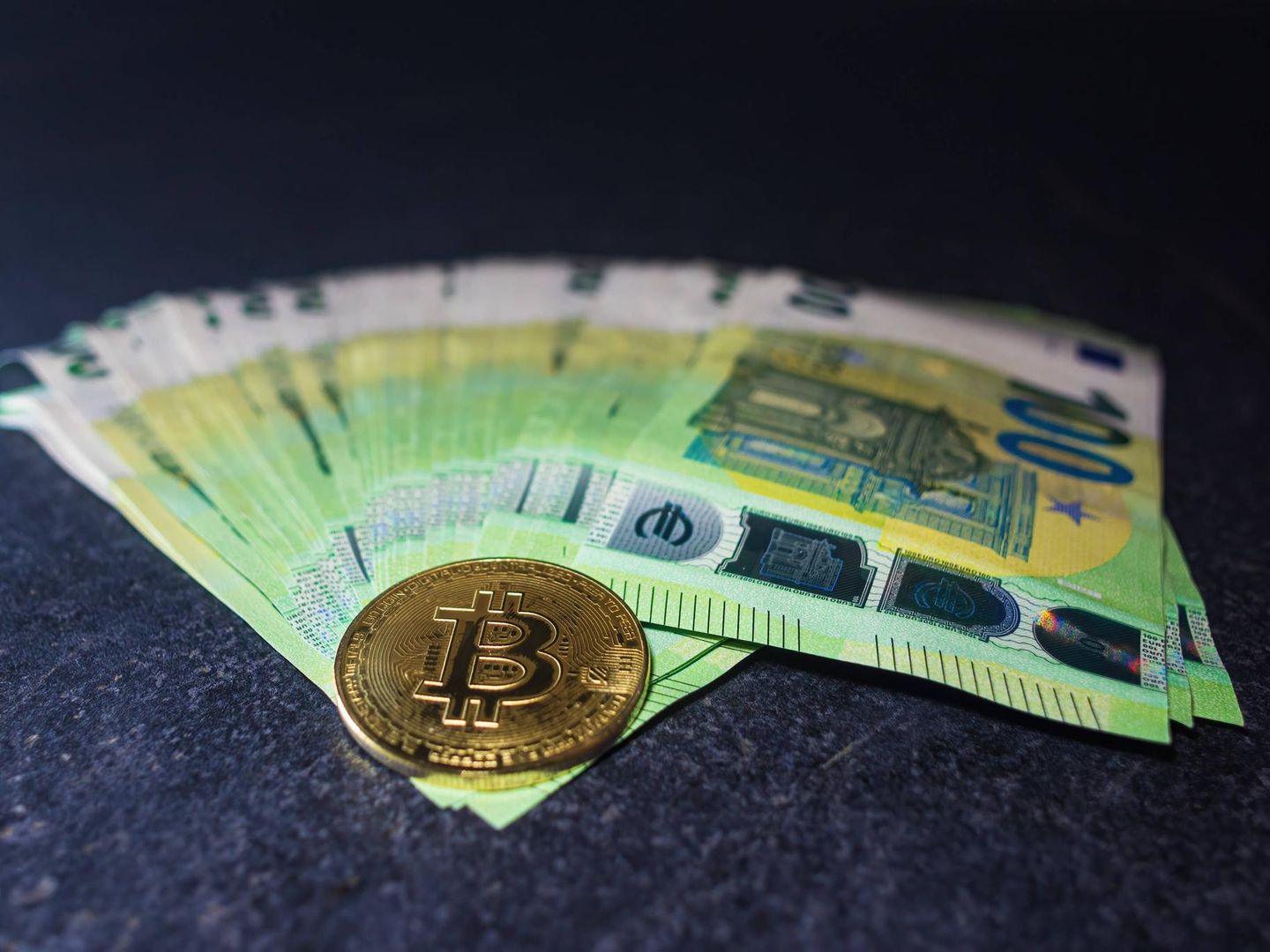 Bitcoin: So kann ich in die Kryptowährung investieren - Capital.de