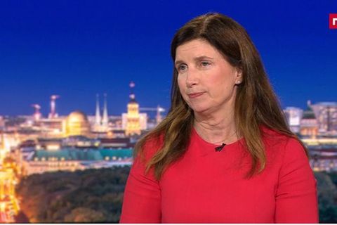Investitionsgipfel: Was sagt das Foto über die Männerdominanz in der Wirtschaft, Frau Orlopp?