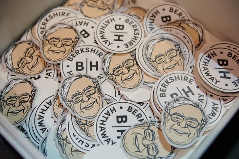 Berkshire-Sticker auf der Ausstellungsfläche bei der Aktionärsversammlung