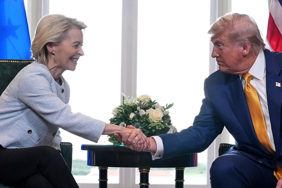 EU-Kommissionschefin Ursula von der Leyen und US-Präsident Donald Trump nach Abschluss des Handelsabkommens